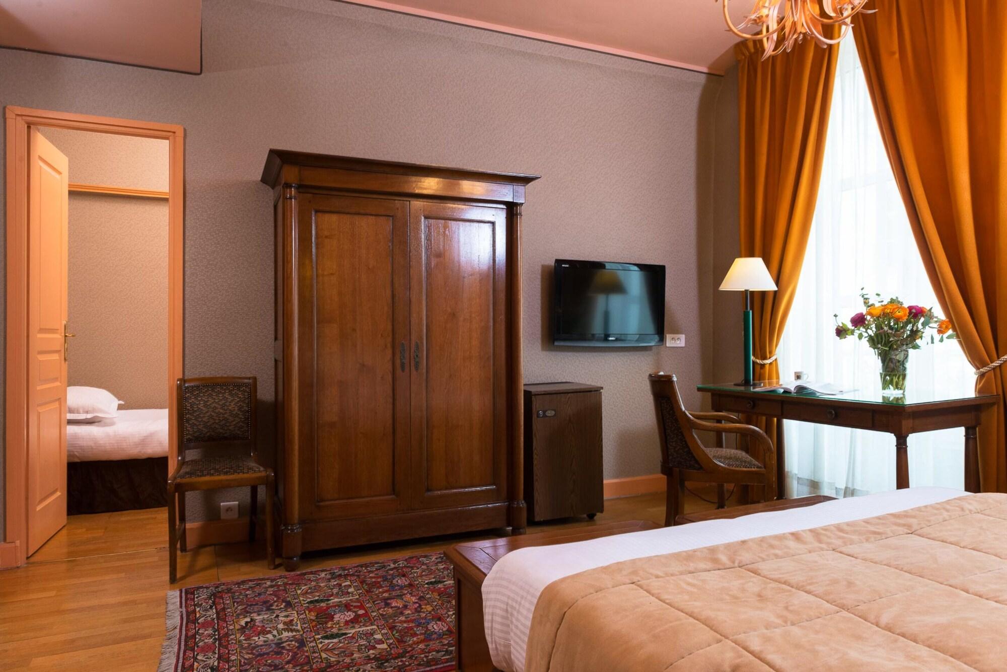 Hotel Du Palais Bourbon Paris Exteriör bild