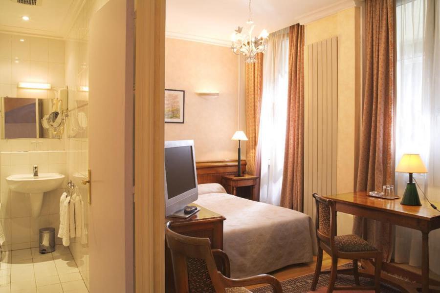 Hotel Du Palais Bourbon Paris Rum bild